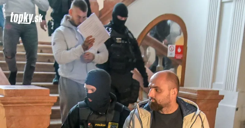 Súd so zločineckým gangom takáčovcov: FOTO Na pomoc museli volať hasičov, kuriózny moment | Topky.sk