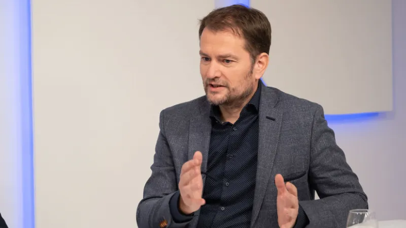 Opozícia žiada premiéra o odchod Glváča, inak bude odvolávať jeho - Domáce - Správy - Pravda.sk