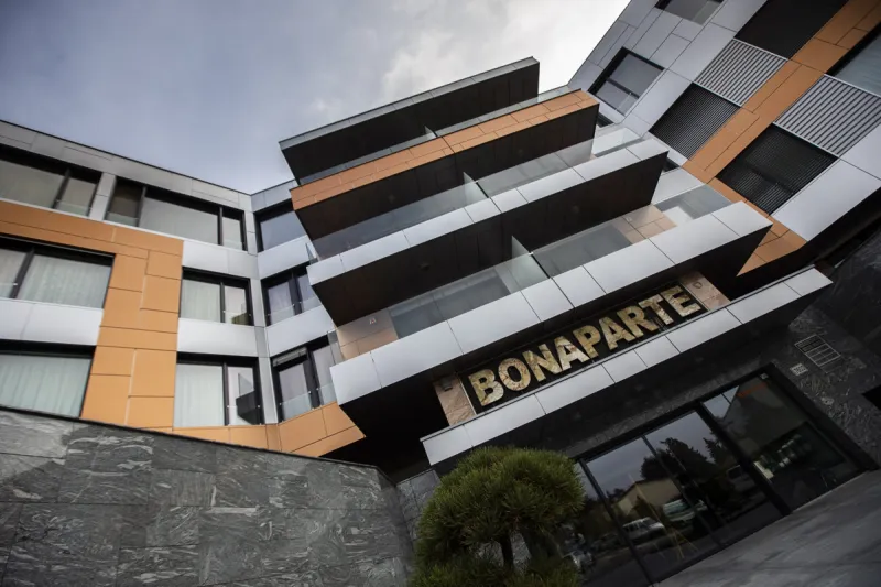 Fico prišiel o byt v Bonaparte u Bašternáka - Index SME