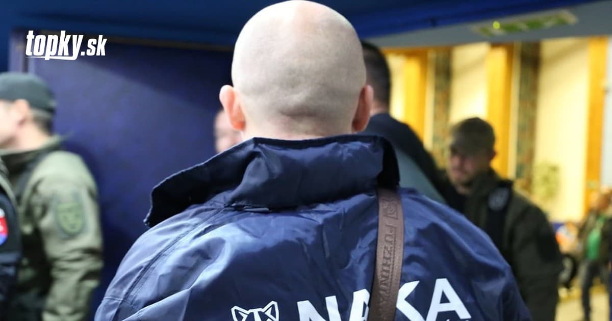 V prípade hromadnej lustrácie novinárov je až 170 poškodených, vypočúvali aj mužov z NAKA | Topky.sk