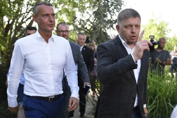 Raši v O 5 minút 12: Žiadny kontakt medzi Kočnerom a Ficom neexistoval | Dnes24.sk