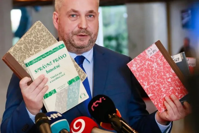 Poslanec Dostál: Plagiátor Andrej Danko „vlastnou hlavou” napísal len úvod a obsah rigorózky | Dnes24.sk