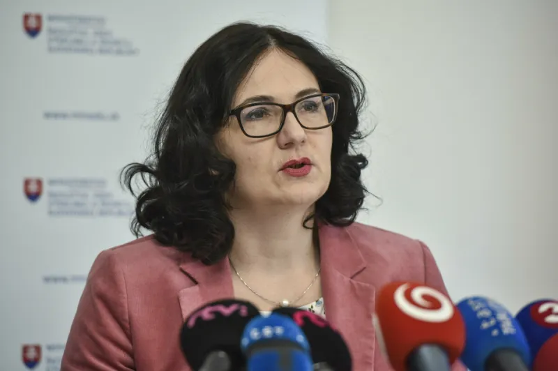 Akútny nedostatok učiteľov pominul, tvrdí Lubyová - SME
