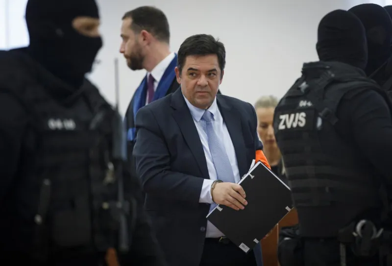 Kočner v motákoch veril v oslobodenie. Povedala mu to veštica, vyriešiť to mal RF |  | .týždeň - iný pohľad na spoločnosť