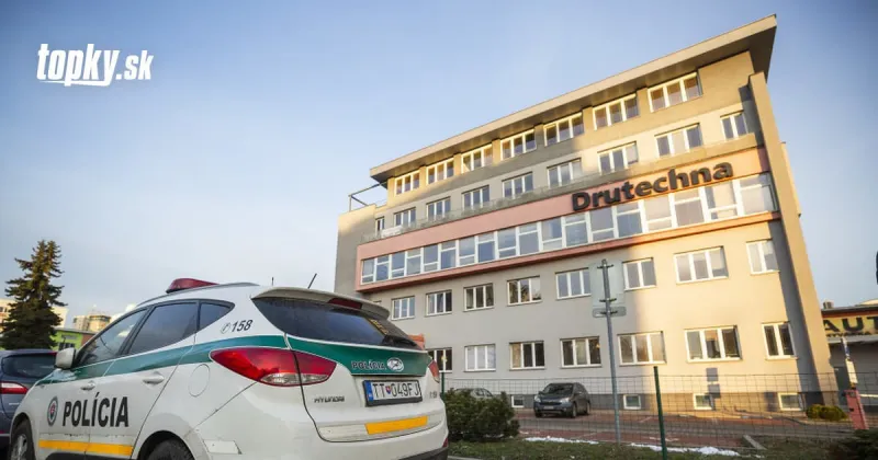 PRÁVE TERAZ Elitní policajti NAKA zasahujú u Kočnera aj Trnku | Topky.sk