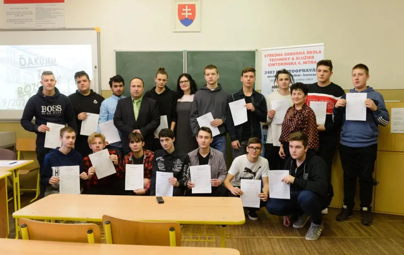 Lubyová navštívila školu v Nitre, život sa po tragédii vrátil do bežného režimu - SME