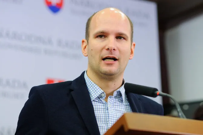Grendel viní ministerstvo vnútra, že zahmlieva informácie o únose Vietnamca vládnym špeciálom - Webnoviny.sk