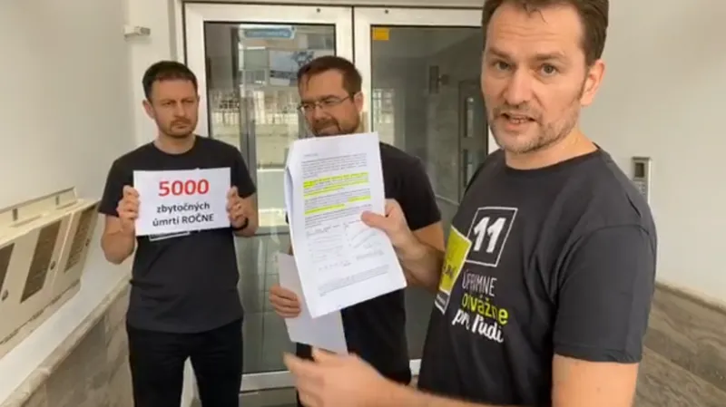 Matovič ukázal na Cypre schránky firiem, ktoré vraj patria Pente - Domáce - Správy - Pravda.sk