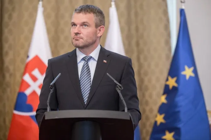 Kontroverzné transportéry nie sú zatiaľ Pellegriniho prioritou, posledné slovo bude mať vláda - Webnoviny.sk