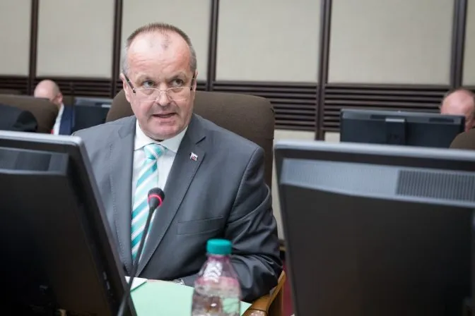 Prekročil medzu hranice, hovorí minister Gajdoš o Ondrejcsákovi - Webnoviny.sk