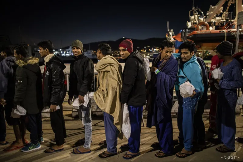 Polícia našla takmer 50 migrantov v opustenom kamióne