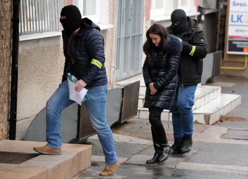 Polícia zadržala sudcov z Kočnerovej Threemy, medzi nimi Jankovskú, Hajtovú aj Maruniakovú |  | .týždeň - iný pohľad na spoločnosť