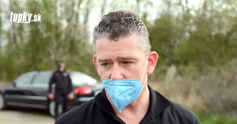 Mikulec na hraničnom priechode vo Vyšnom Nemeckom: Musíme riešiť umiestnenie migrantov, tvrdí | Topky.sk