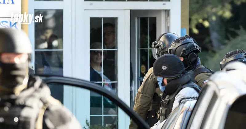 Kočnera opäť priviezli na výsluch: FOTO Nepriestrelná vesta aj prilba na hlave! | Topky.sk