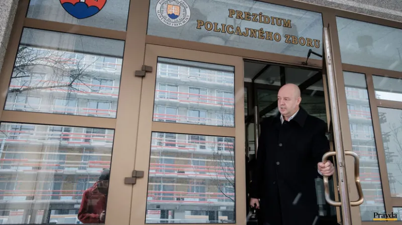 Súd v Bratislave zrušil pojednávanie ohľadom Ruskových zmeniek - Domáce - Správy - Pravda.sk