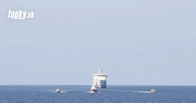 Pomôže im niekto? Zúfalí migranti uviazli na mori: Loď nechce prijať žiadny prístav v EÚ | Topky.sk