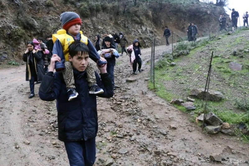 Gréci protestovali proti presunu migrantov z ostrovných táborov