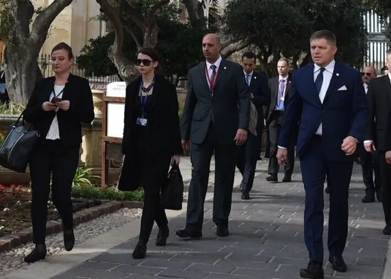 Trošková a Vadala. Fico sa otázkam vyhýba - SME