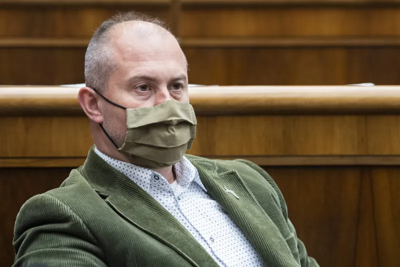 Kotleba plánuje prísť na ďalšie pojednávanie o šekoch na 1488 eur - SME