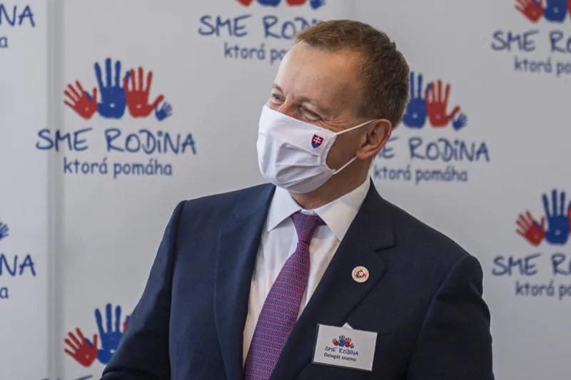 Hipš označil diplomovú prácu Borisa Kollára za plagiát - SME