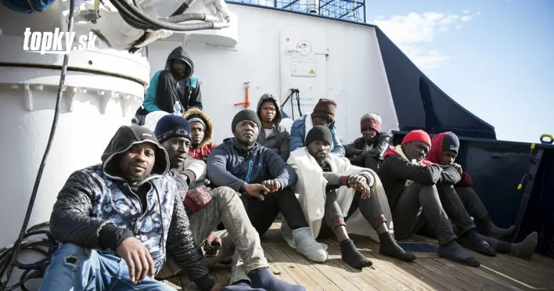 Humanitárna loď podáva pomocnú ruku migrantom, zachránila ich v mori medzi Talianskom a Maltou | Topky.sk