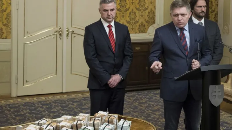 Fico vrátil ponúkaný milión späť do banky, vláda jeho návrh neschválila - Domáce - Správy - Pravda.sk