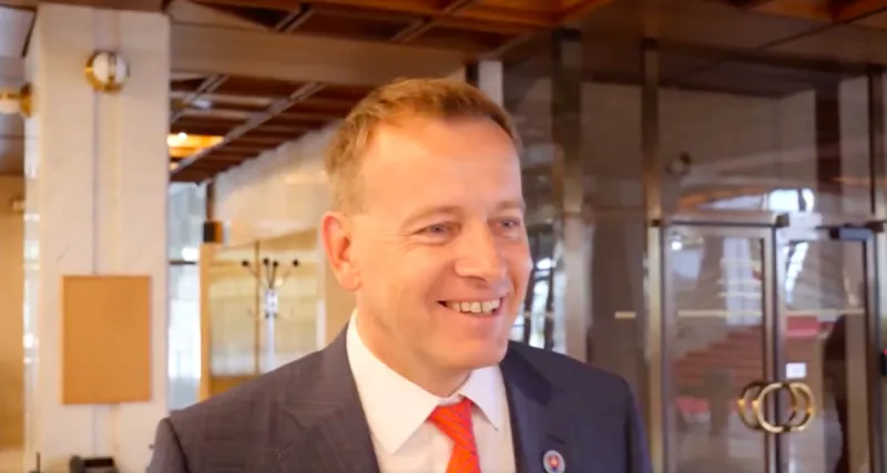Kollárova diplomovka:  Za titulom si stojím (video) - Video SME