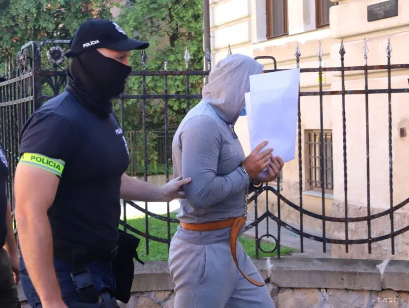 Súd začal rozhodovať o väzbe Norberta B. a Petra K. v kauze Dobytkár
