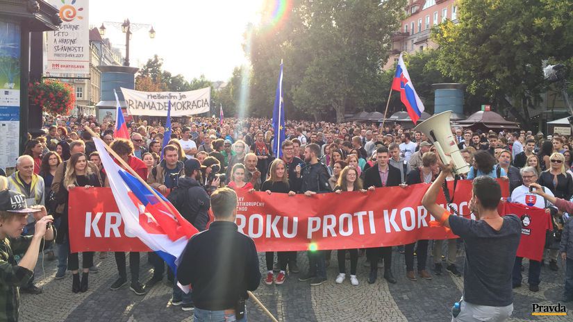 Tretí protikorupčný pochod sa skončil. Študenti žiadali vyšetriť kauzy - Domáce - Správy - Pravda.sk