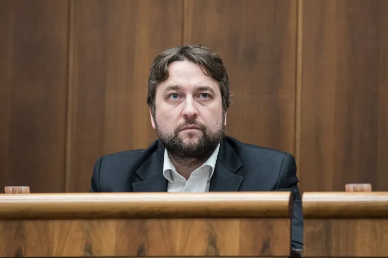 Blahu obvinili z popierania zločinov režimov - SME