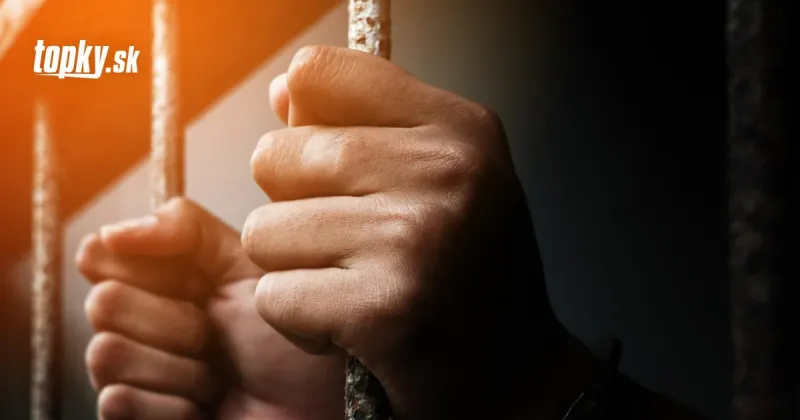 Za pašovanie migrantov na jachtách doplatili, polícia v Grécku zatkla šesť ľudí | Topky.sk