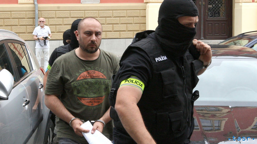 Sudca zobral do väzby policajta aj konateľa firmy Vassal EKO - Domáce - Správy - Pravda.sk