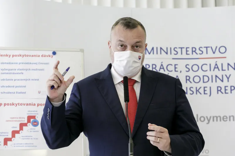 Ak Krajniak siahne na 13. dôchodky, opozícia sa ho pokúsi odvolať - SME