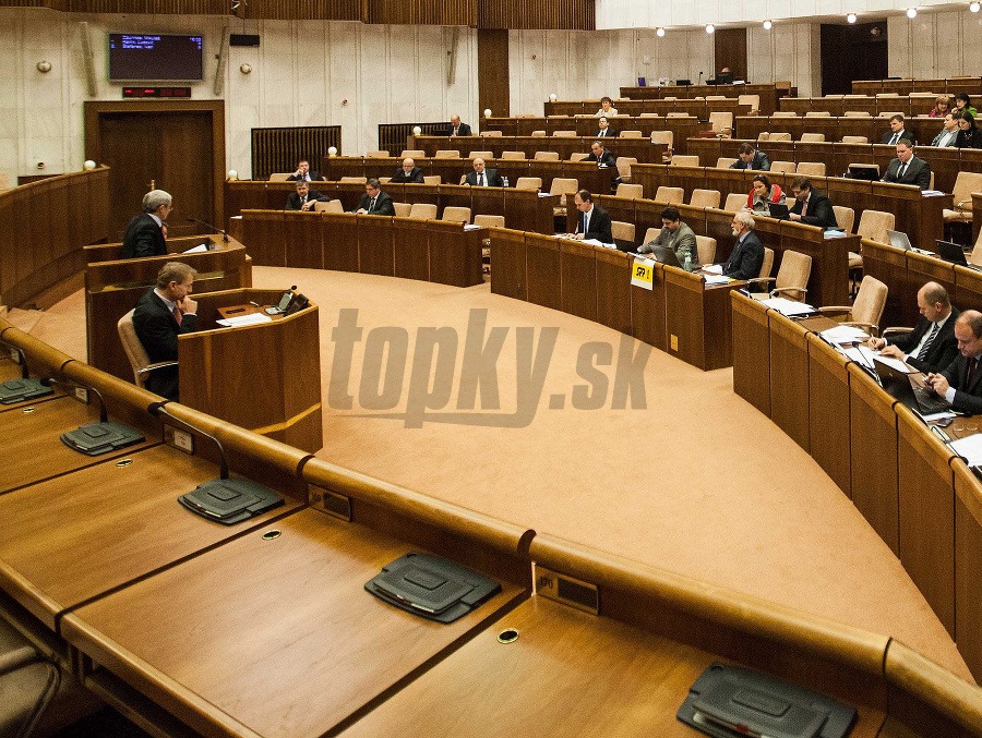 Opozícia má už dosť podpisov na mimoriadnu schôdzu | Topky.sk