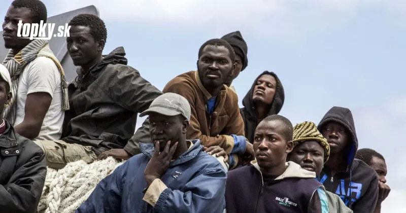 Na ostrove Lampedusa zakotvila ďalšia loď, nachádza sa na nej takmer 370 migrantov | Topky.sk