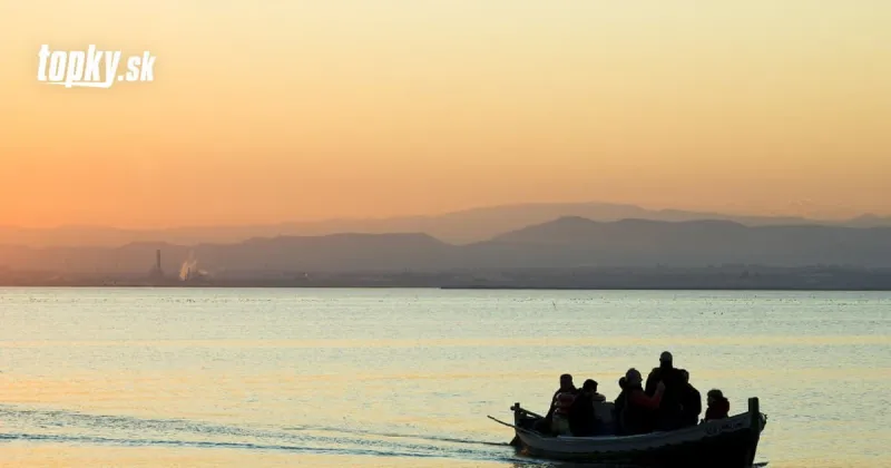 Rekord v počte migrantov v Lamanšskom prielive, polícia zadržala viac než 400 ľudí | Topky.sk