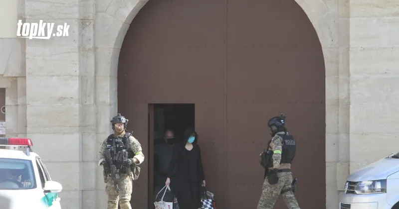 AKTUÁLNE Kočnerovu volavku Zsuzsovú prepustili: FOTO Dráma pred väznicou, znova v putách! | Topky.sk