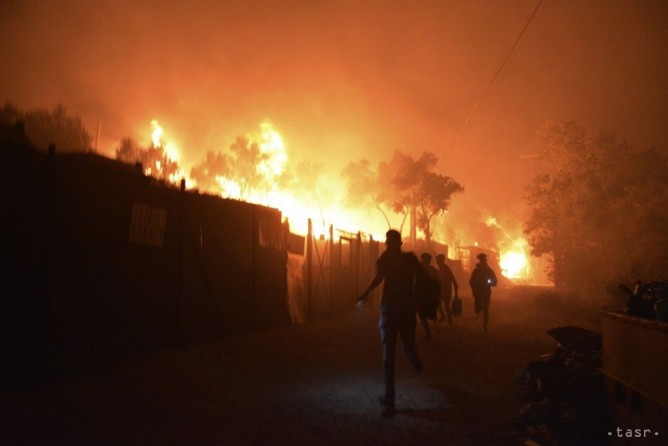 Utečenecký tábor na gréckom ostrove Lesbos zachvátili požiare