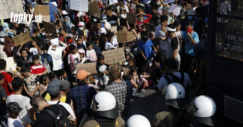 Grécka polícia rázne zakročila: Proti protestujúcim migrantom na Lesbose použila slzotvorný plyn | Topky.sk