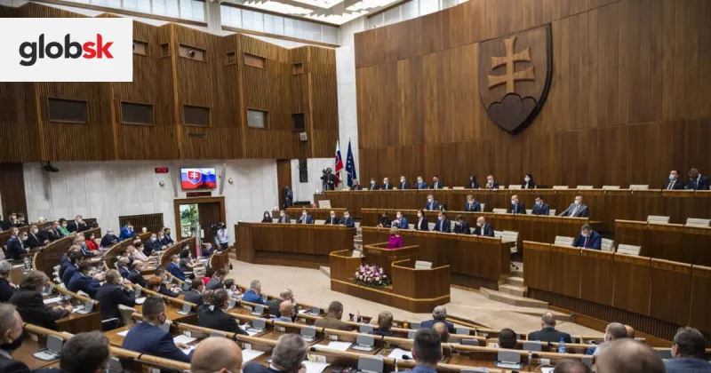 Poslanci sa v parlamente zídu opäť v stredu. Čaká ich odoberanie titulov i 13. dôchodky | Glob.sk