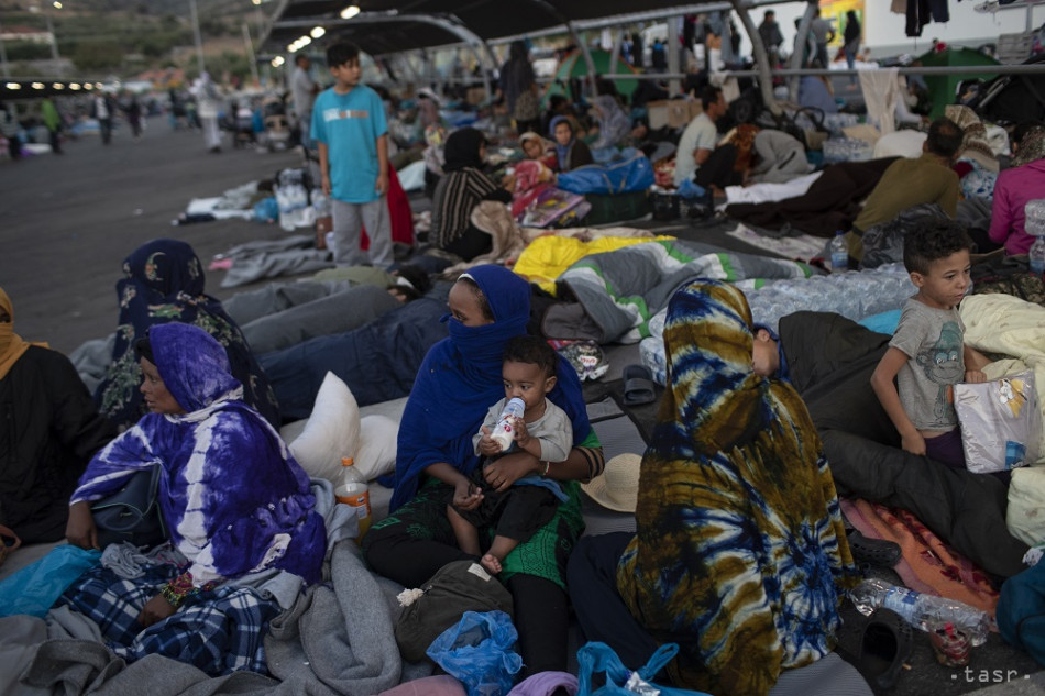 Francúzsko prijme 500 maloletých migrantov z utečeneckého tábora Moria