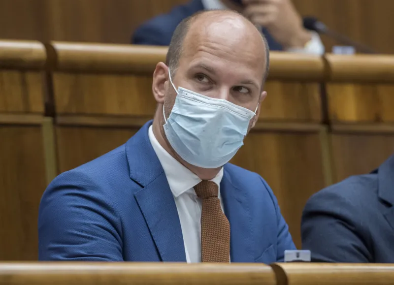 Poslanci schvállili vytvorenie skupín priateľstva, nebudú v nich Blaha a kotlebovci - SME