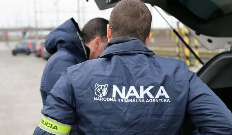 Obhajca Almáši spájaný s takáčovcami ostáva vo väzbe - SME