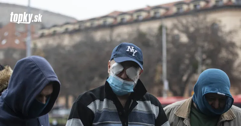 ŠOKUJÚCI pohľad na exministra: FOTO Ruska priviedli na súd so zalepenými očami! Rozhoduje sa o väzbe | Topky.sk