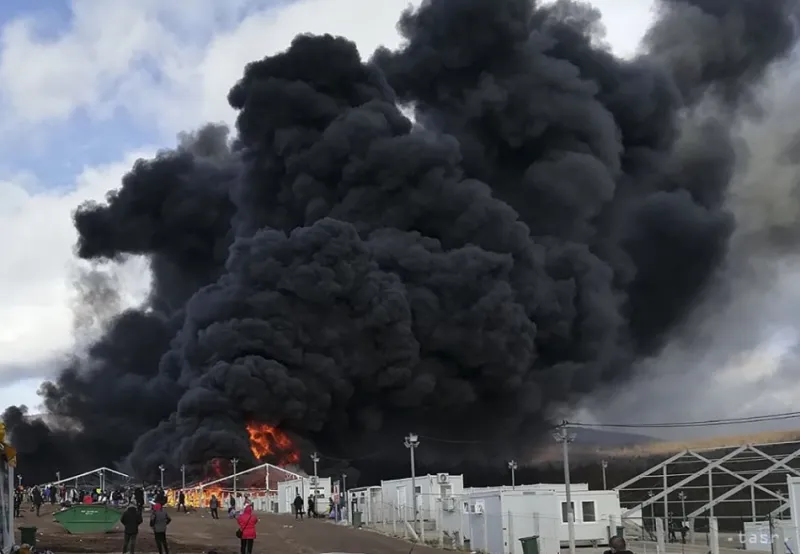 V bosnianskom tábore pre migrantov vypukol požiar