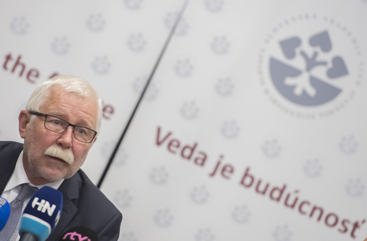 Šéf Slovenskej akadémie vied ocenil projekt na udržanie vedcov - SME