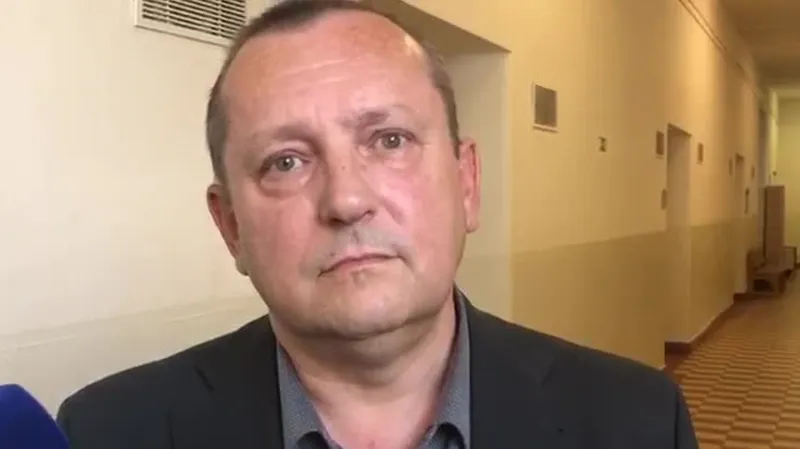 Patrik Pachinger je za mrežami. Zatkli ho pred budovou súdu
