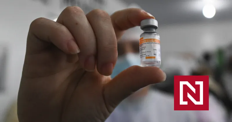 Pfizer aj Moderna sa pripravujú na nové varianty koronavírusu. Vyrobiť novú mRNA vakcínu nie je problém, vraví vedec – Denník N