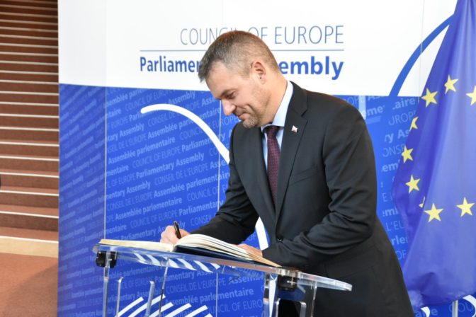 Poslanci Rady Európy sa premiéra Pellegriniho pýtali na Kuciaka, Kotlebu aj RTVS - Webnoviny.sk