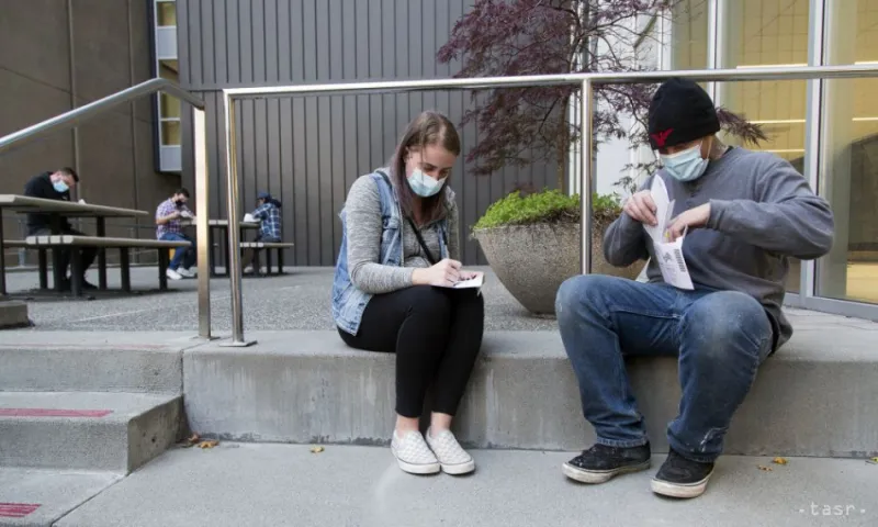 Počet prípadov v USA klesá, potvrdili sa tri varianty koronavírusu